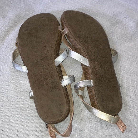 Blowfish size 4 youth  Silver gold and copper tone  Strappy Sandals - Picture 7 of 15